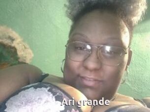 Ari_grande