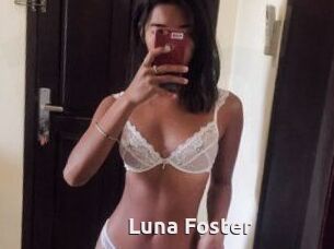 Luna_Foster