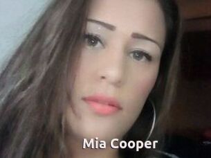 Mia_Cooper