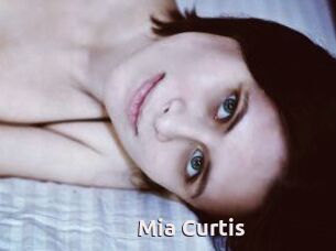 Mia_Curtis