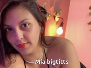 Mia_bigtitts