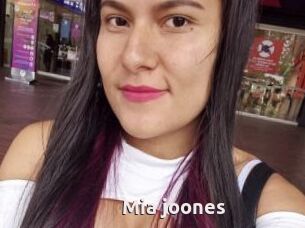 Mia_joones