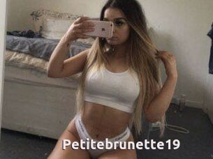 Petitebrunette19
